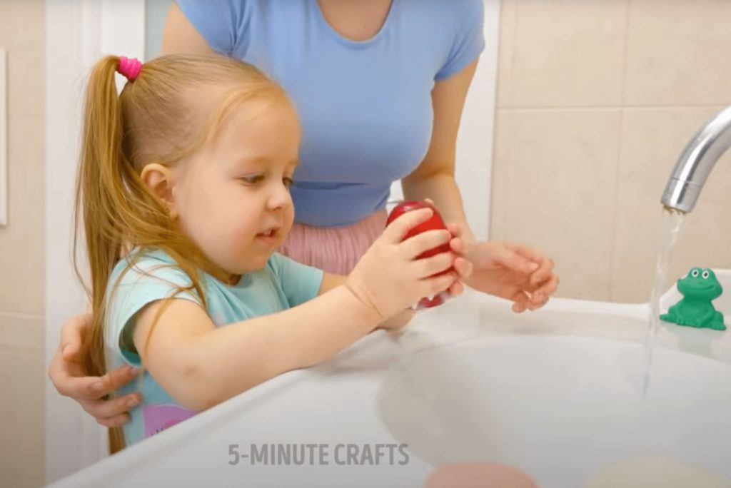 Best Parenting Hacks from 5-Minute Crafts Washing Hands Will be Fun