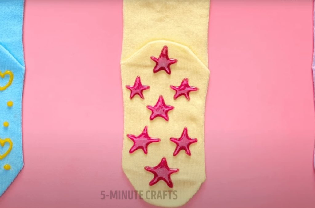 Best Parenting Hacks from 5-Minute Crafts Playing while wearing socks at Home is not dangerous anymore